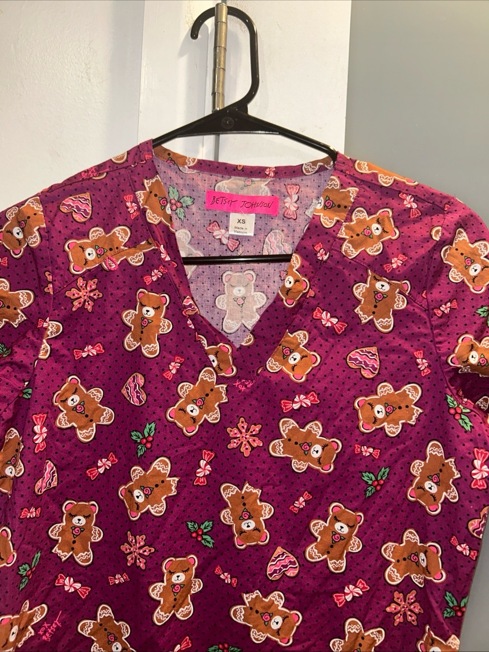 Betsy Johnson Womens XS Pink Gingerbread Delights Holiday Nurse/Dr Scrub Top
